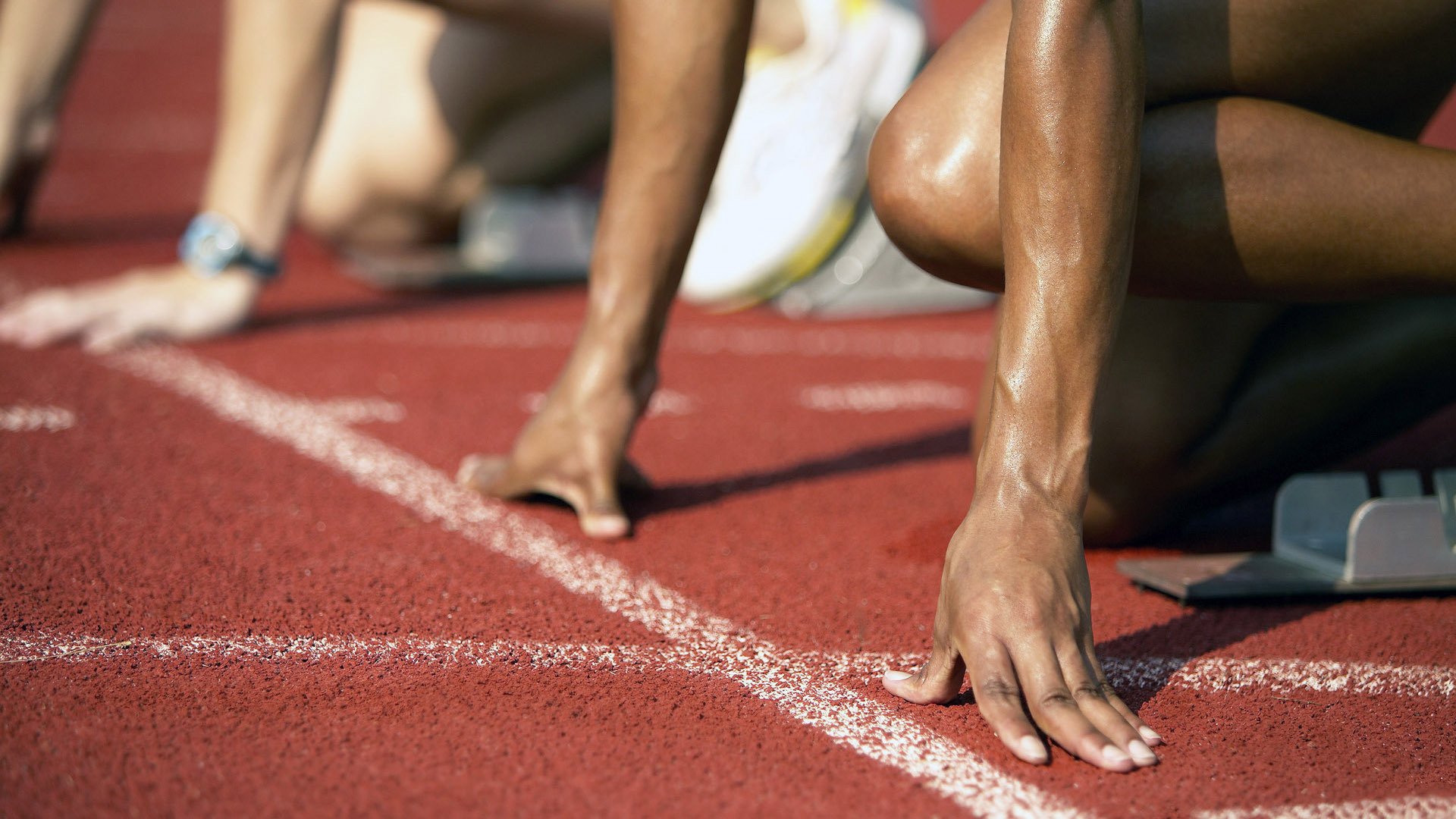 “沿海狂飙：海岸线上的速度飙升”，沿海岸线奔跑是什么歌